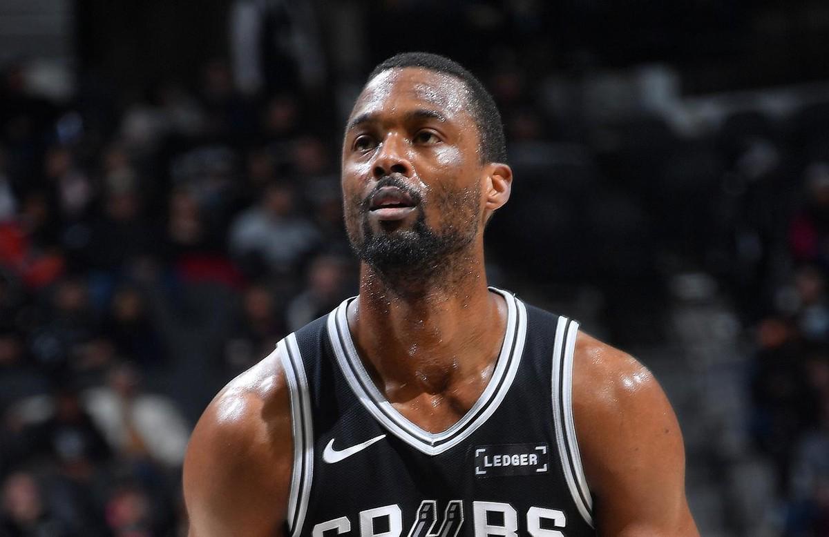 多项数据创新低，季后赛4场仅8分，33岁老将，真要让位年轻人了